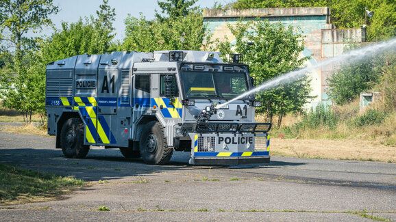 Speciální policejní tatra pro pořádkové síly zchladí horké hlavy