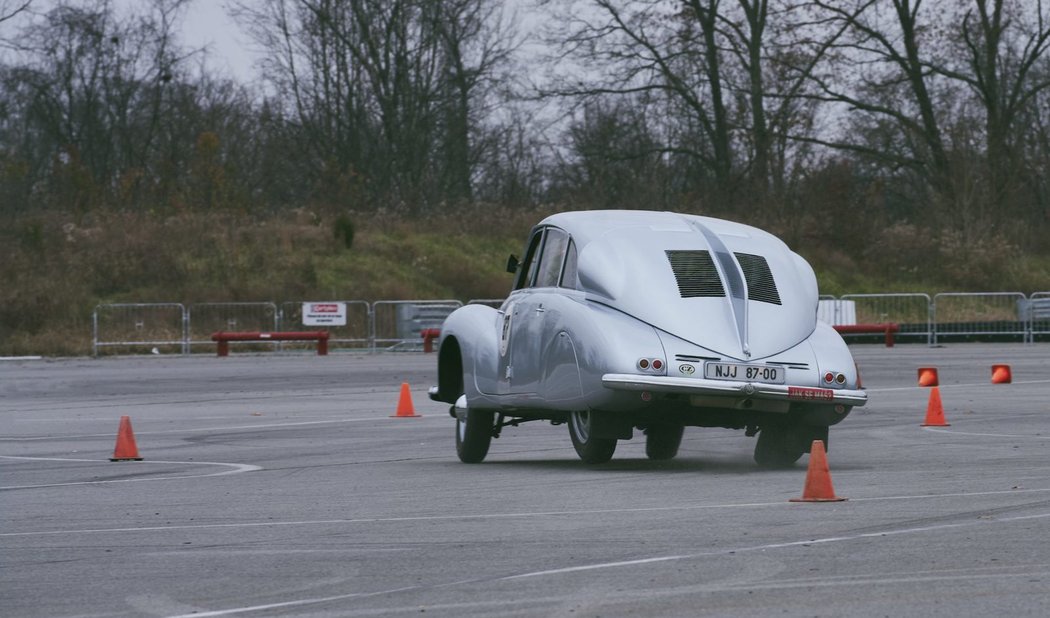 Tatra T87