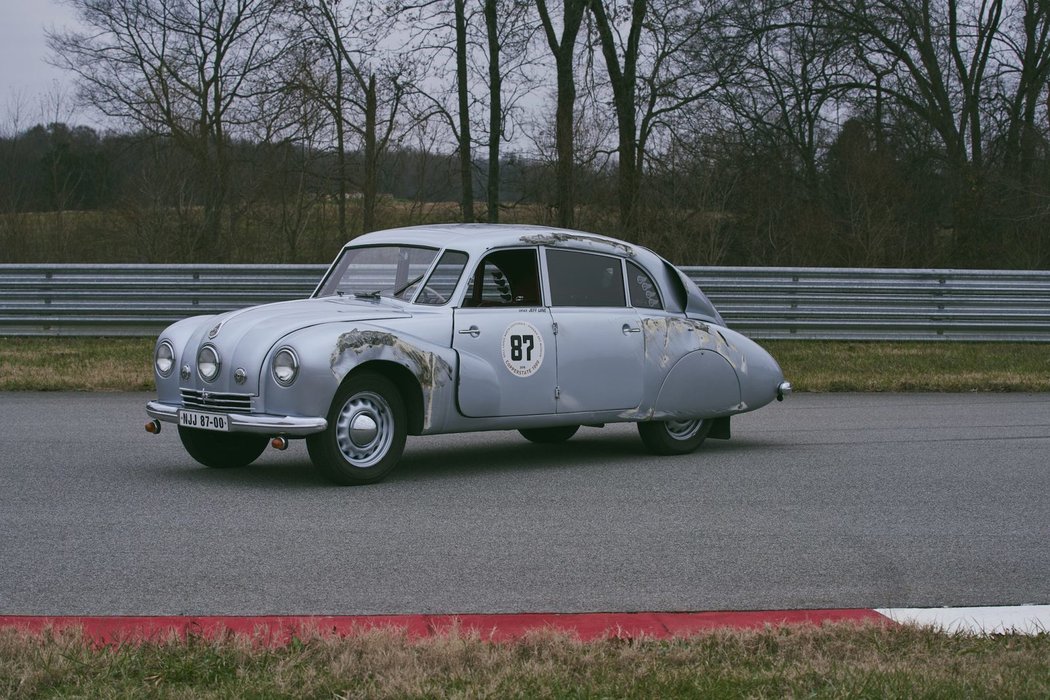 Tatra T87