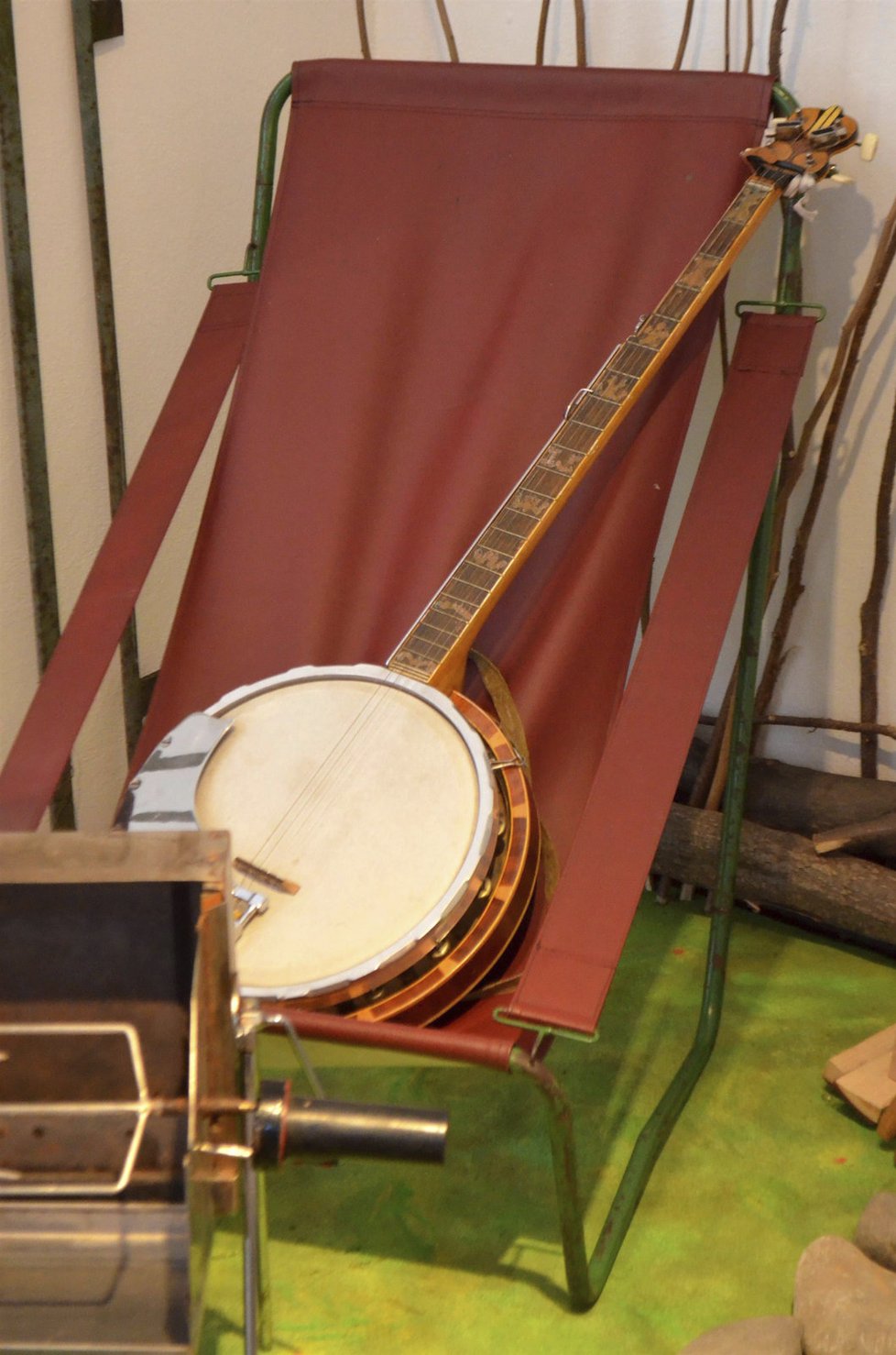 Pamatujete si odporné kožené potahy z vlaků? Z podobných si tatrováci vyráběli křesla. Uměli ale třeba okovat banjo.