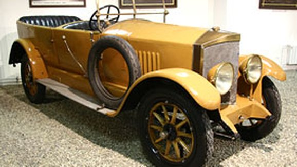 Značka Tatra se na automobilech z Kopřivnice objevila poprvé před 90 lety