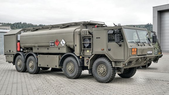 Tatra Trucks a VOP CZ vyrobí pro armádu 18 vozidel pro palivové cisterny