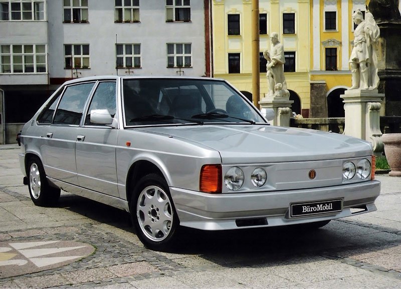 Tatra 613 a 700