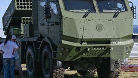 Vůz Tatra T-815-7 vystavený během akcí „Dny NATO“ v Ostravě a „Dny českého letectva“ na letišti Mošnov v ČR (21. 9. 2025)