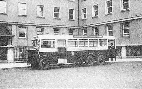 Autobus Tatra 24 z roku 1930, ve stejném typu lupič ujížděl. 