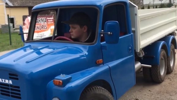 Video: Funkční zmenšenina Tatry je snem každého chlapce. Půjčit si ji můžete i vy