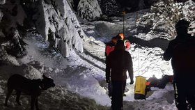 Horská záchranná služba v Tatrách pátrající po muži v lavině