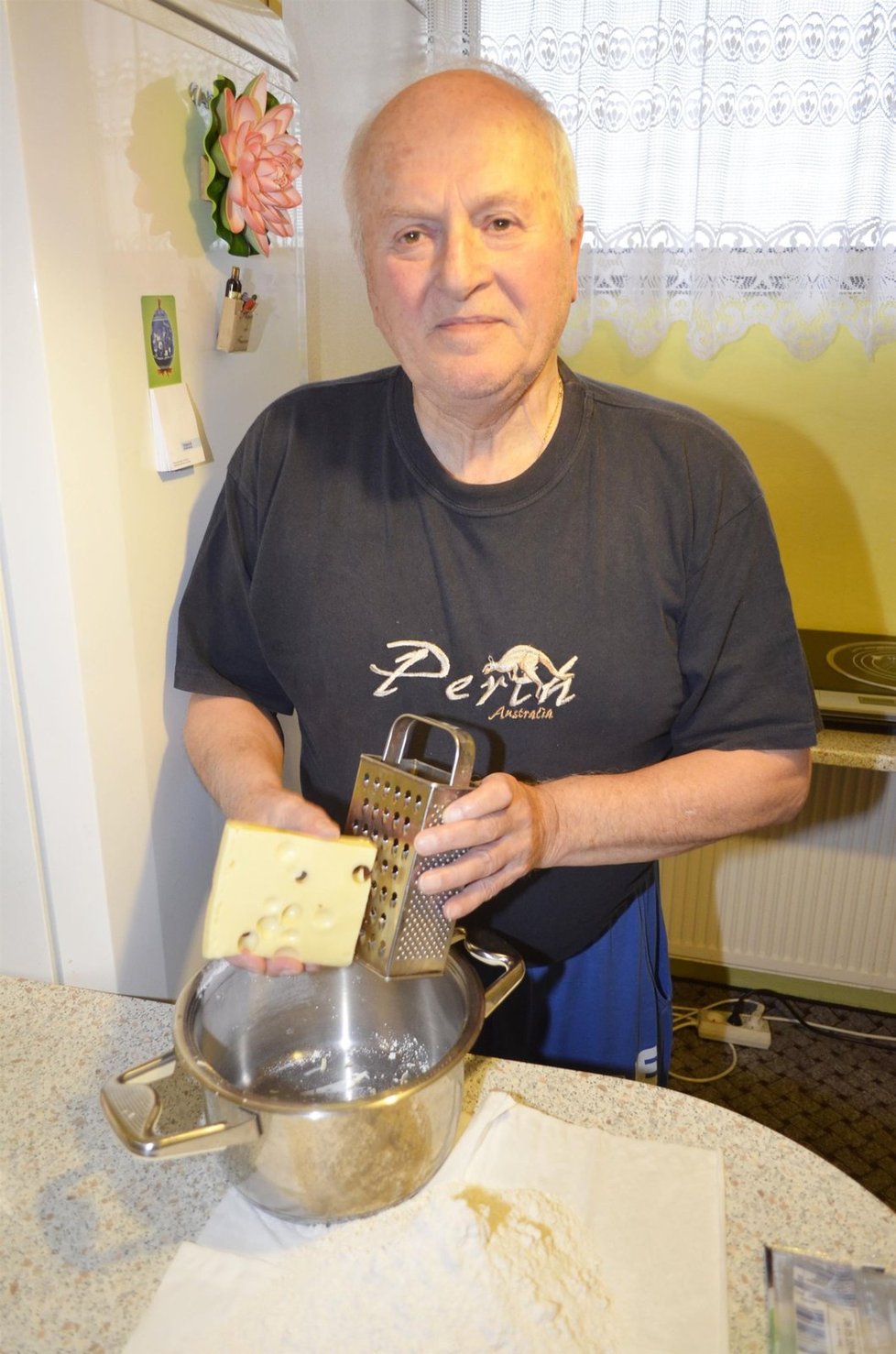 Pavel Neudek zkoušel vytvořit nový sýr nejprve u sebe v kuchyni.