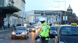 Taxify má v Praze problémy: Bez licence řidiče taxi nesmí šoféři vozit zákazníky