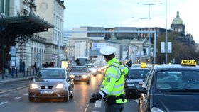 Taxikáři magistrálu uvolnili po osmi hodinách.