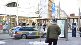 Brněnští taxikáři problémy s Uberem nemají, neboť ho svým předběžným rozhodnutím zakázal ve městě krajský soud. Přesto podpoří své pražské kolegy.