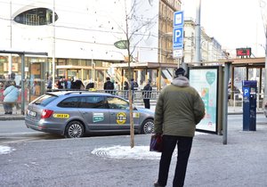 Brněnští taxikáři si budou moci už brzy víc účtovat za nastoupení do auta a za čekání na klienta. Jízdné zůstává i po deseti letech stejné.