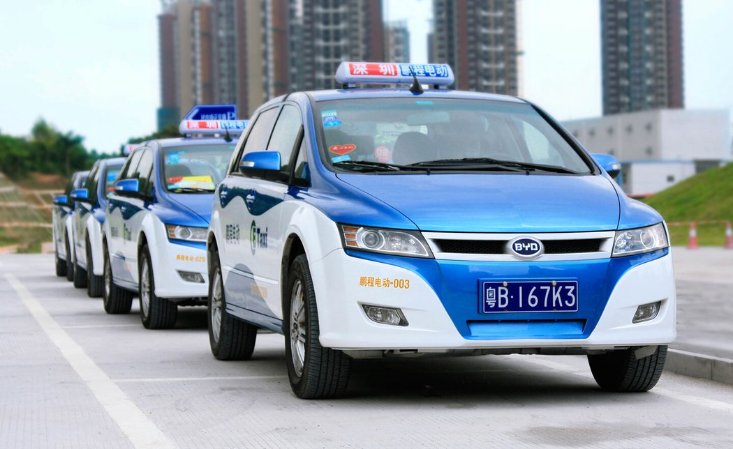 Taxi BYD E6