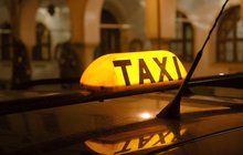 Od února 36 Kč za kilometr, schválili radní: Taxi v Praze zdraží!