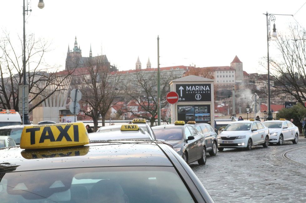 Protest taxikářů způsobil kolaps v centru Prahy.