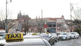 Ulice Prahy během protestů taxikářů na začátku letošního roku.