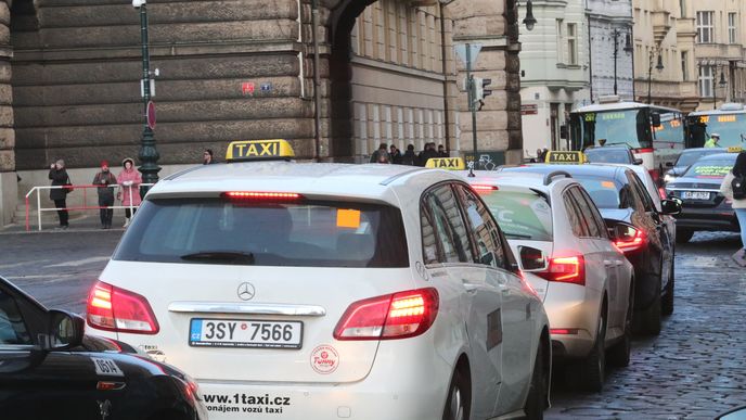 Protest taxikářů proti službě Uber