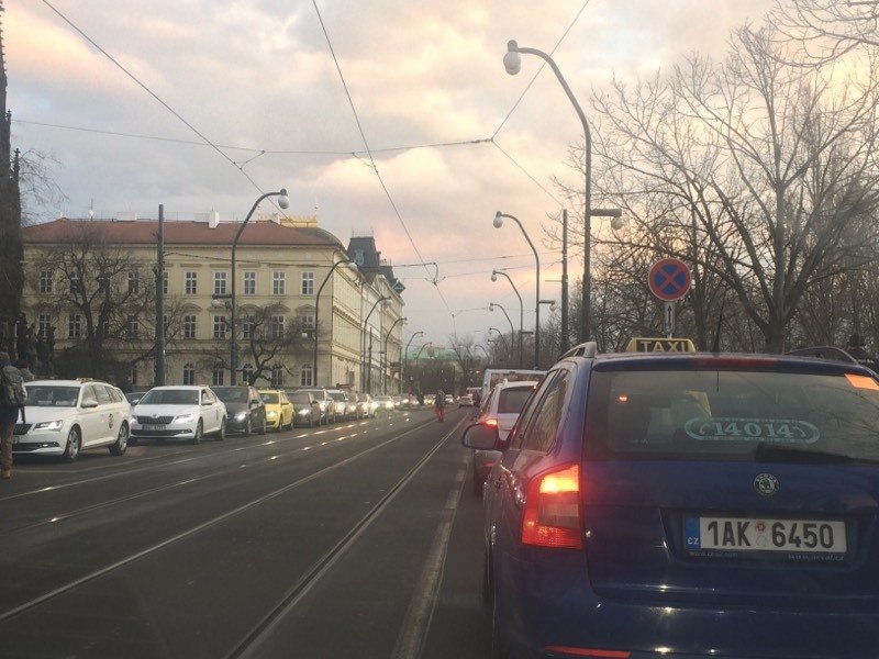 Takto to vypadalo v ulicích Prahy při zatím poslední protestní jízdě taxikářů.