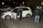 Noční služba speciální taxi hlídky městské policie. Posvítili si na nepoctivce.