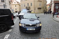 Falešný taxikář v centru Prahy porušoval předpisy. „Chtěl jsem si jen přivydělat,“ vymlouval se