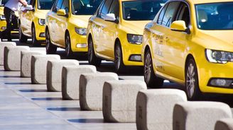 Praha chce taxikářům povolit vyšší ceny. Změna by dopadla na alternativní taxislužby 