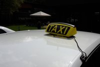 Taxikář na Náchodsku zastřelil lupiče, který ho pobodal: Zbraň neměl legálně