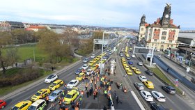 Taxikáři blokovali osm hodin magistrálu v Praze.