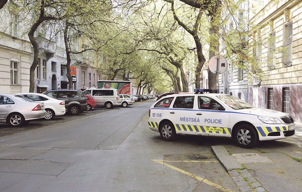 Auta dvou zavražděných taxikářů byla nalezena v Lužické ulici.