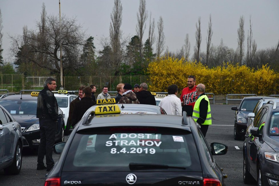 Protest taxikářů na Strahově, 1. dubna 2019.