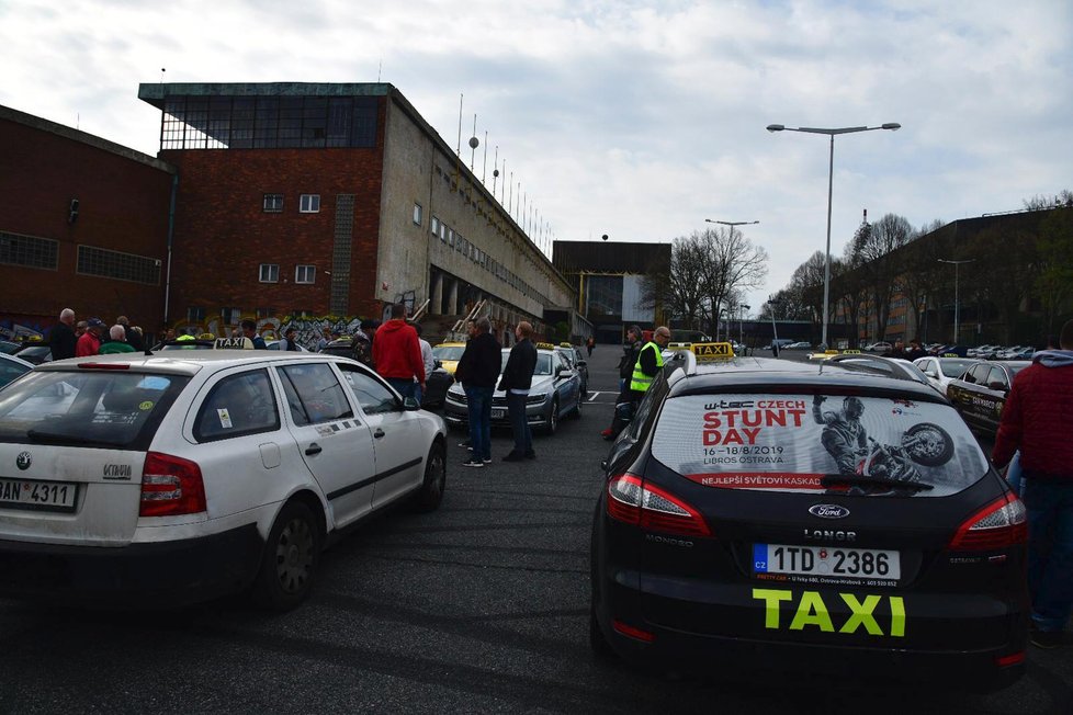 Protest taxikářů na Strahově, 1. dubna 2019.