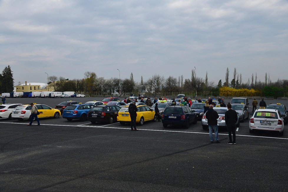 Protest taxikářů na Strahově, 1. dubna 2019.