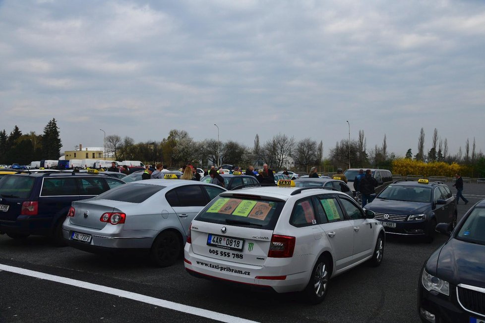 Protest taxikářů na Strahově, 1. dubna 2019.