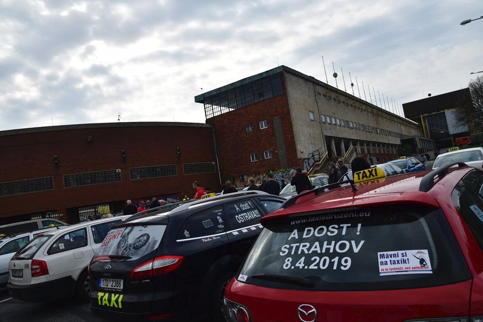 Protest taxikářů na Strahově, 1. dubna 2019.