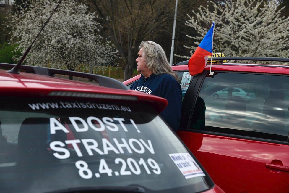 Protest taxikářů na Strahově, 1. dubna 2019.