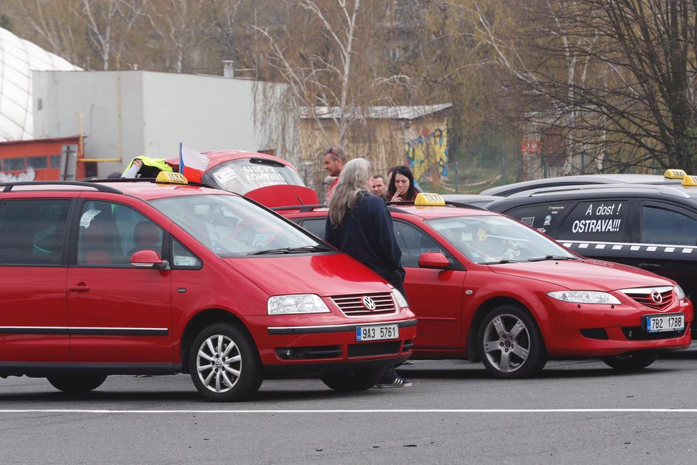 Protest taxikářů, pochod na Malostranské náměstí, 8. dubna 2019.