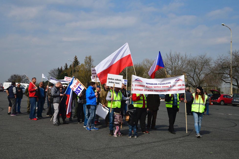 Protest taxikářů, pochod na Malostranské náměstí, 8. dubna 2019.