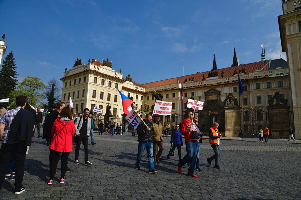 Protest taxikářů proti novele silničního zákona, 8. dubna 2019.