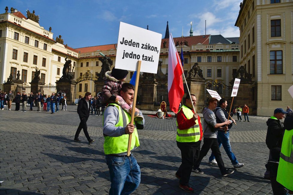 Protest taxikářů proti novele silničního zákona, 8. dubna 2019.