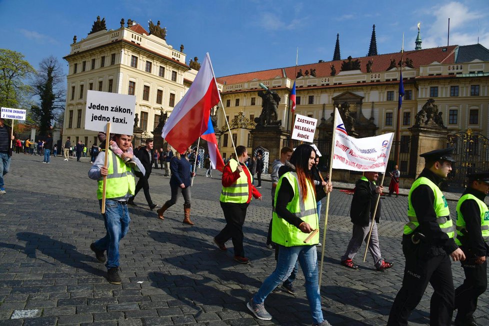 Protest taxikářů proti novele silničního zákona, 8. dubna 2019.