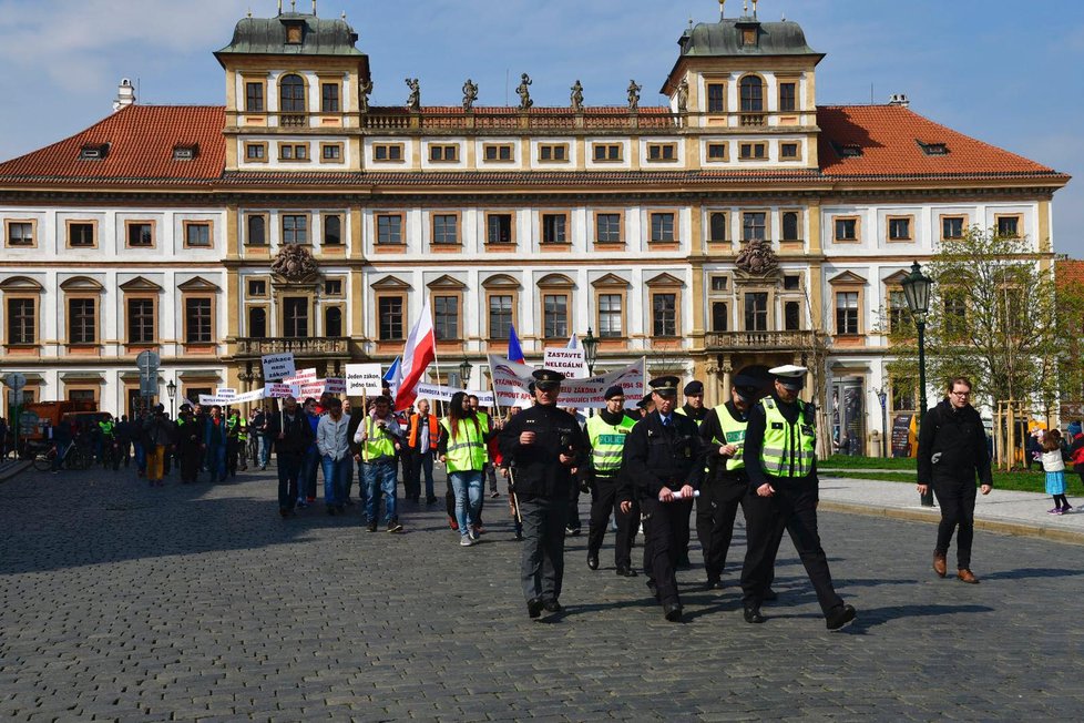 Protest taxikářů proti novele silničního zákona, 8. dubna 2019.