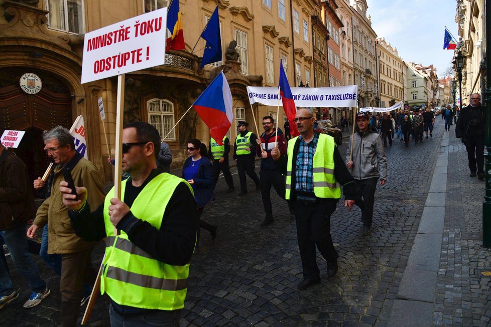 Protest taxikářů proti novele silničního zákona, 8. dubna 2019.