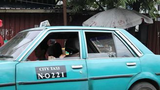 V Barmě je taxík rychlejší než e-mail. Přípojka k internetu vyjde na tisíce