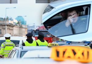 Nespokojení řidiči dávají taxikářům najevo, co si myslí o blokádě dvou jízdních pruhů.