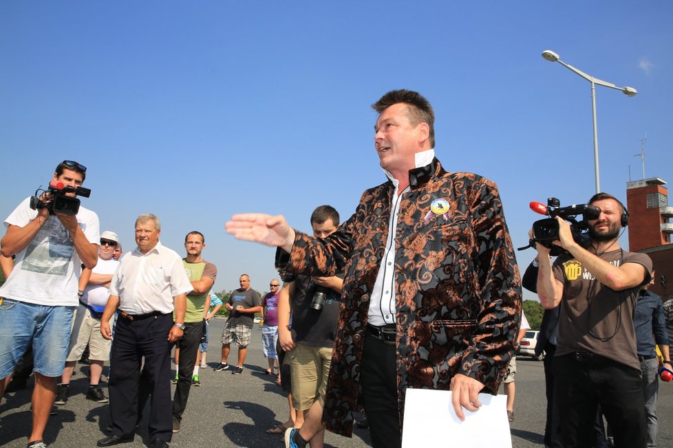 Protestní shromáždění nespokojených taxikářů na pražském Strahově
