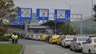 Taxikáři ve středu opět zablokují Prahu, lidem se dopředu omluvili