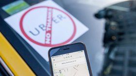 Pražští taxikáři si objednali Uber: Drsná hádka a plivání na řidiče