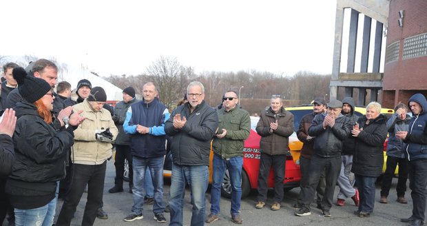 Někteří taxikáři nejsou s výsledky jednání se členy vlády spokojení.