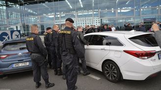 Byznys s Uberem a Boltem. Firmy se ke stovkám řidičů z postsovětských států nehlásí