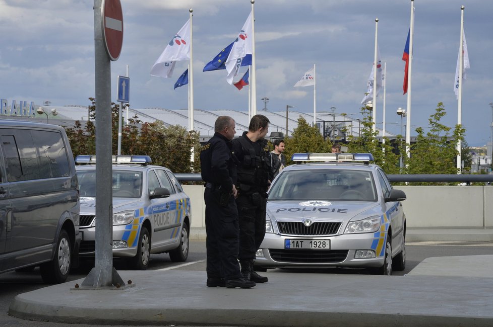 Protest taxikářů na letišti.