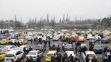 Stávka taxikářů: 400 aut jezdilo centrem Prahy, v pondělí budou pokračovat